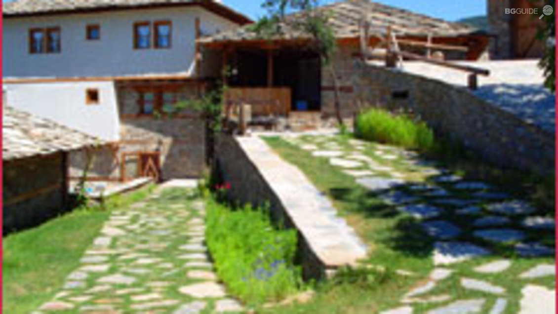 Семеен хотел "Бялата къща"