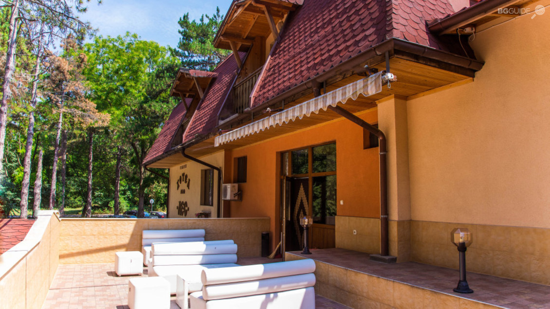 Семеен хотел "Лес"