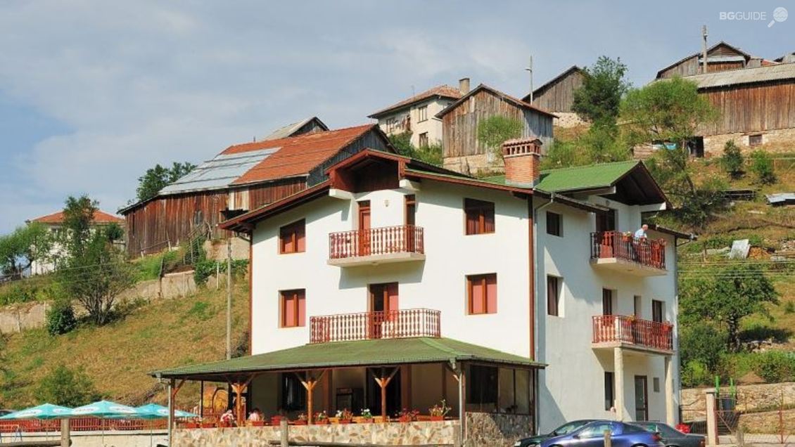 Семеен хотел "Спас и Мони"