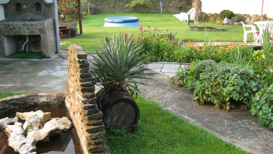 Къща за гости "Зора"