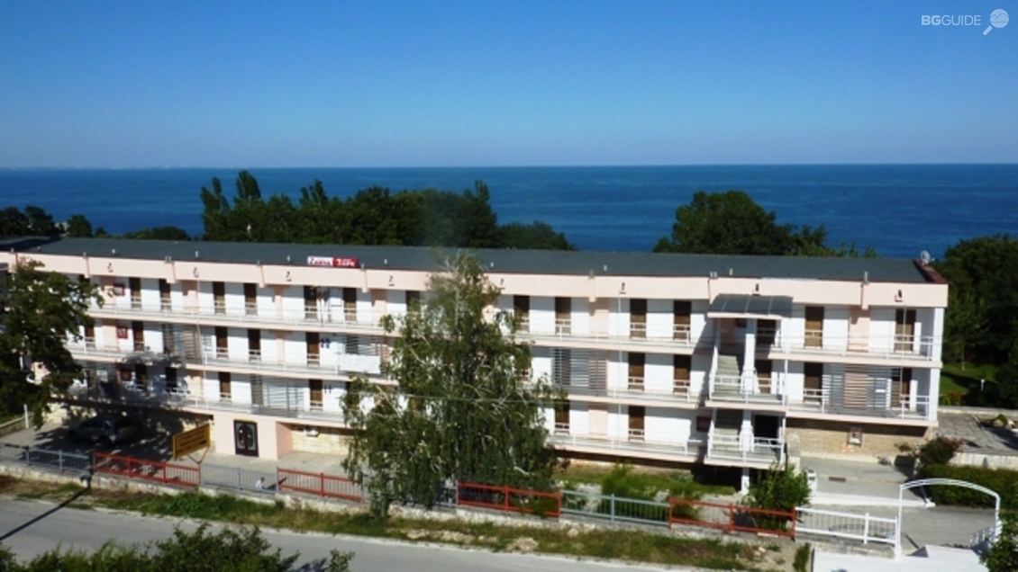 Хотел "Заря"