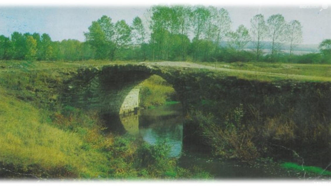 Гърбав мост в село Липница