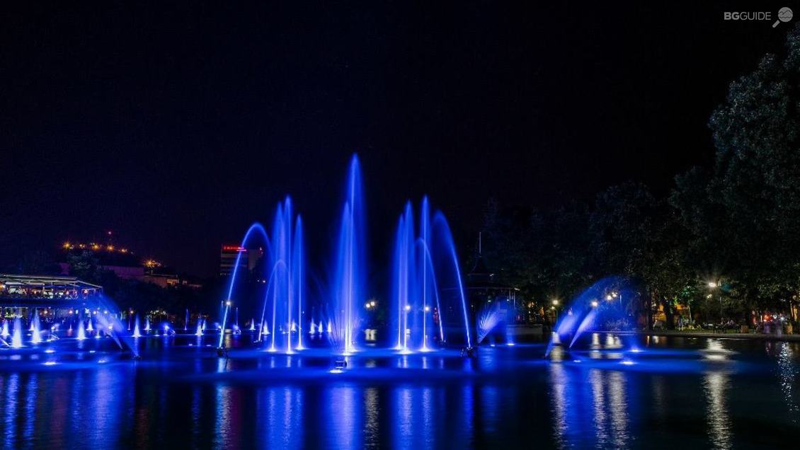 Пеещите фонтани