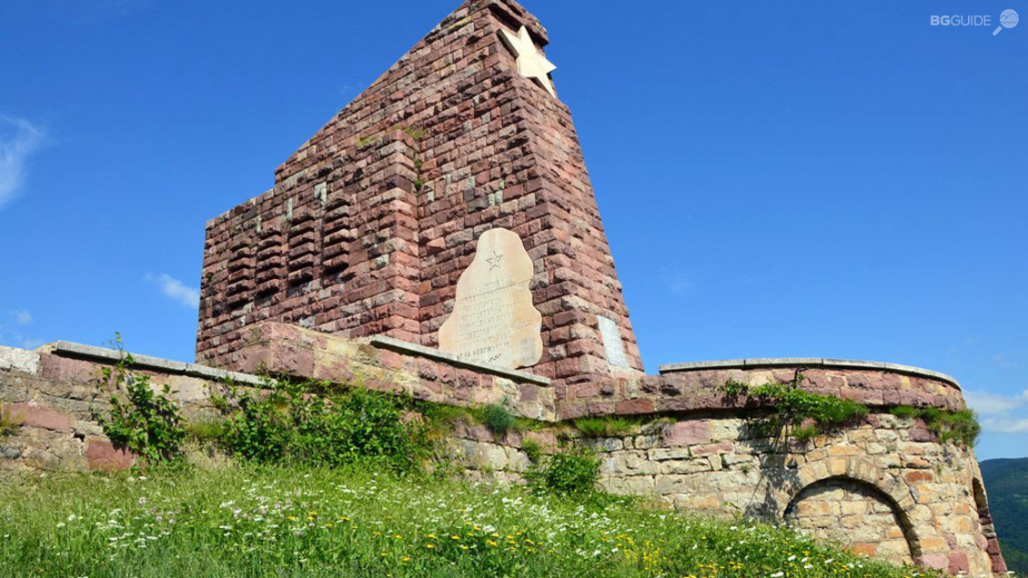 Septemvriytsi 1923 Monument, Lakatnik