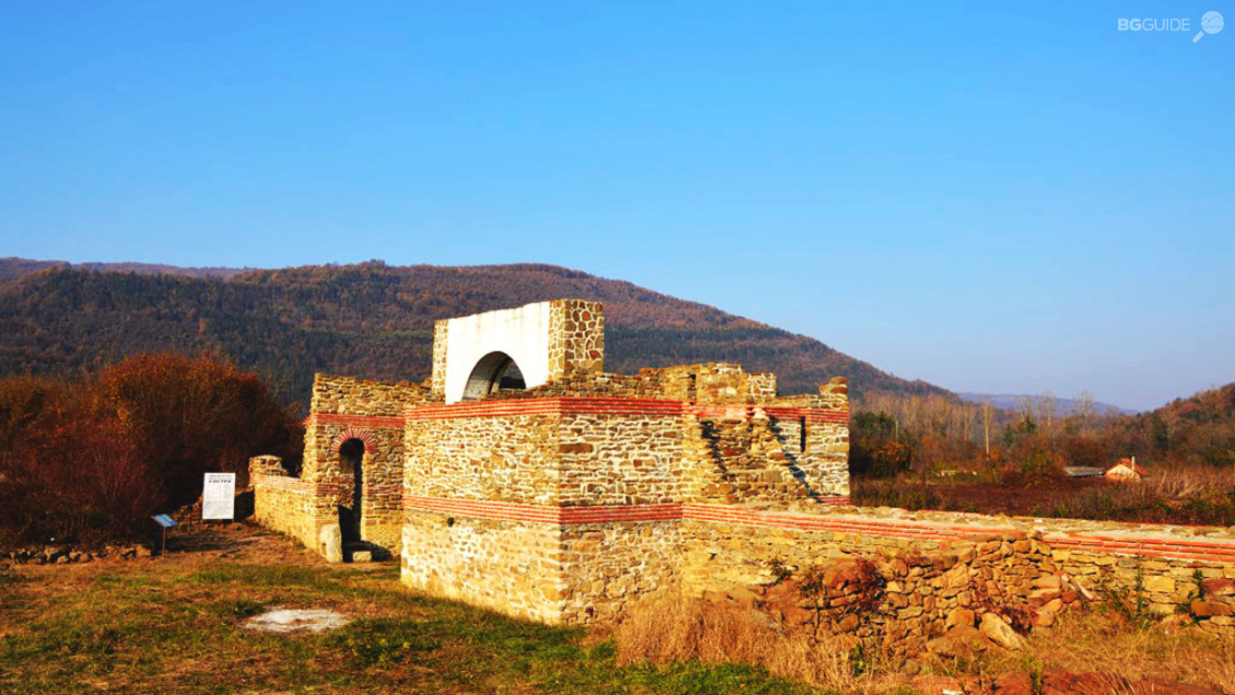 Sostra Fortress, the village of Lomets