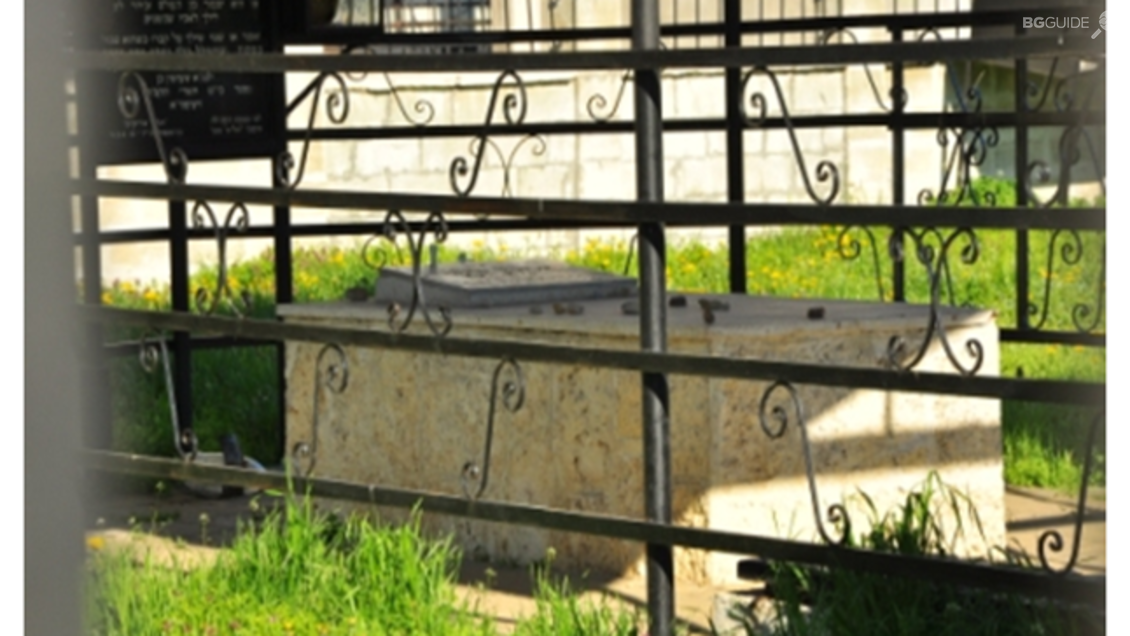 Гроб на равина Eлиезер Папо