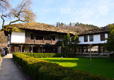 daskalovata-kashta_230x161_crop_d2ab23a480