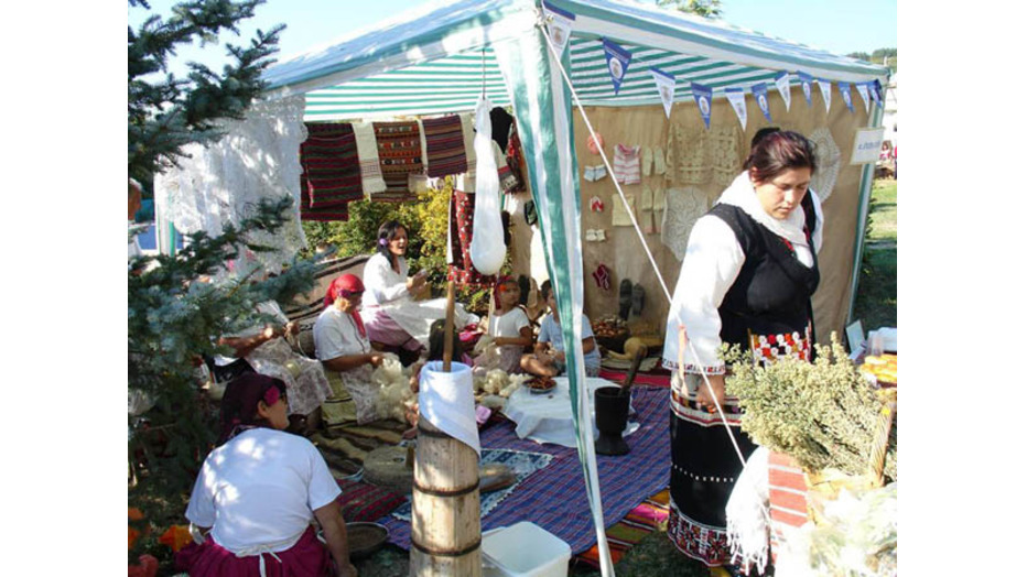 festival2_932x524_pad_4dfb762446