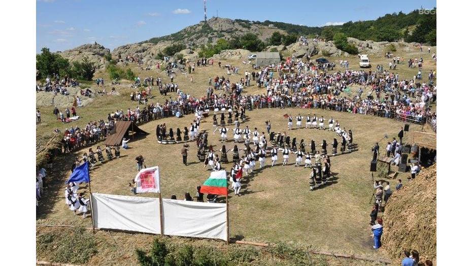 karakachani_932x524_pad_0425bef9fe