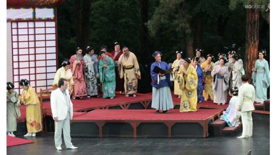 madam-butterfly_932x524_pad_ac72718369