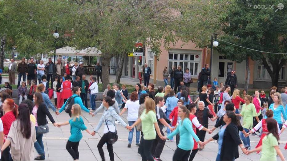 velikdensko-horo-na-megdana_932x524_pad_ddbb4349cf