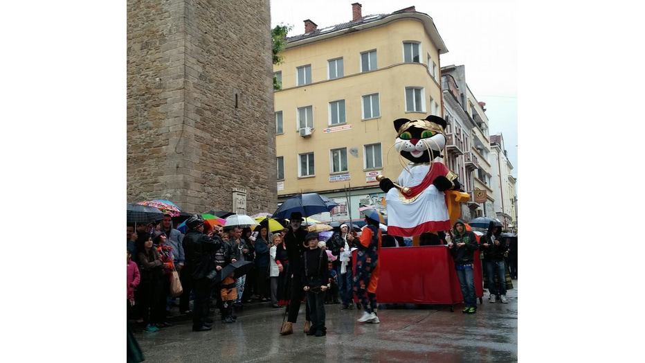 karnaval-gabrovo-2014_932x524_pad_214072c8bc